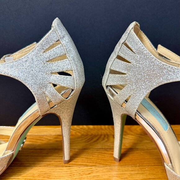 Blue by Betsey Johnson Silver T-Strap Stiletto Heel Evening Shoes, Sz. 6 - Picture 4 of 9